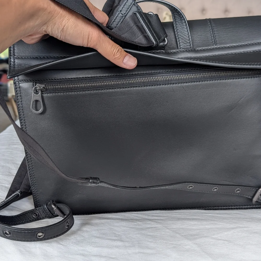 Bottega Veneta Black Leather Men's Bag